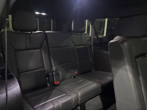 Used 2021 Chevrolet Suburban RST AWD/4WD image 36