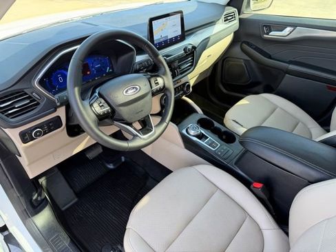 Certified 2022 Ford Escape Titanium w/ Class II Trailer Tow Package image 12