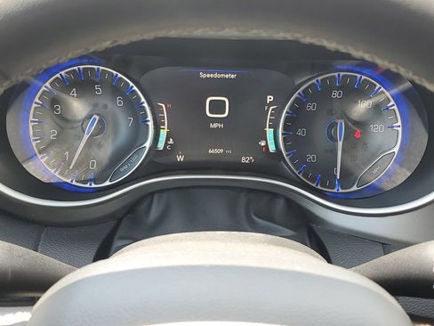 Used 2022 Chrysler Pacifica Touring-L FWD image 29