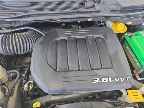 Used 2013 Dodge Grand Caravan Crew FWD image 17