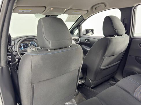 Used 2025 Nissan Leaf S image 28