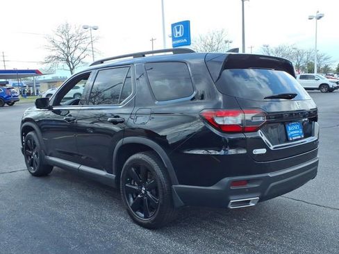 Used 2025 Honda Pilot Black Edition image 9