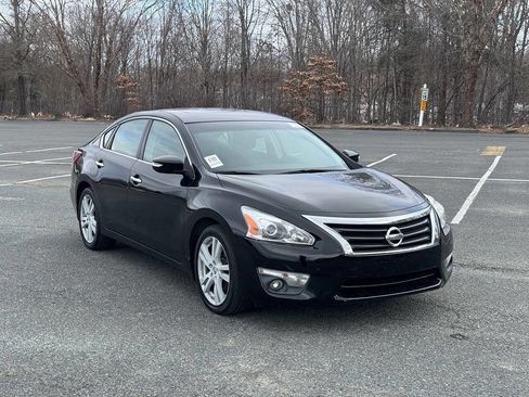 Used 2013 Nissan Altima 3.5 SV w/ Navigation Pkg image 1