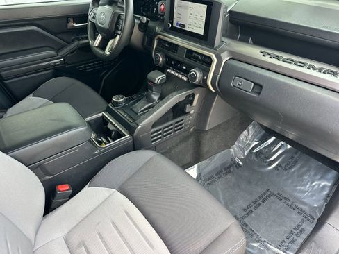 Used 2025 Toyota Tacoma TRD Off-Road AWD/4WD image 14
