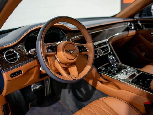 Used 2021 Bentley Flying Spur W12 image 2