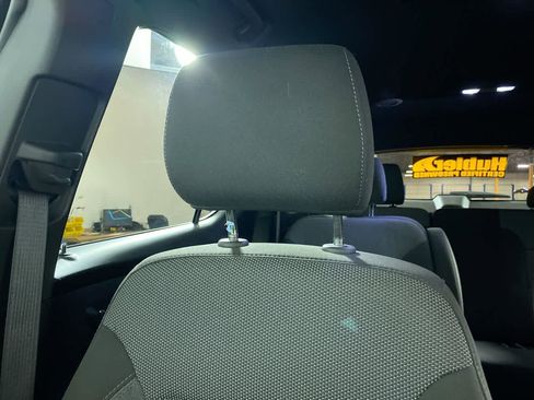 Used 2022 Chevrolet Traverse LT image 26