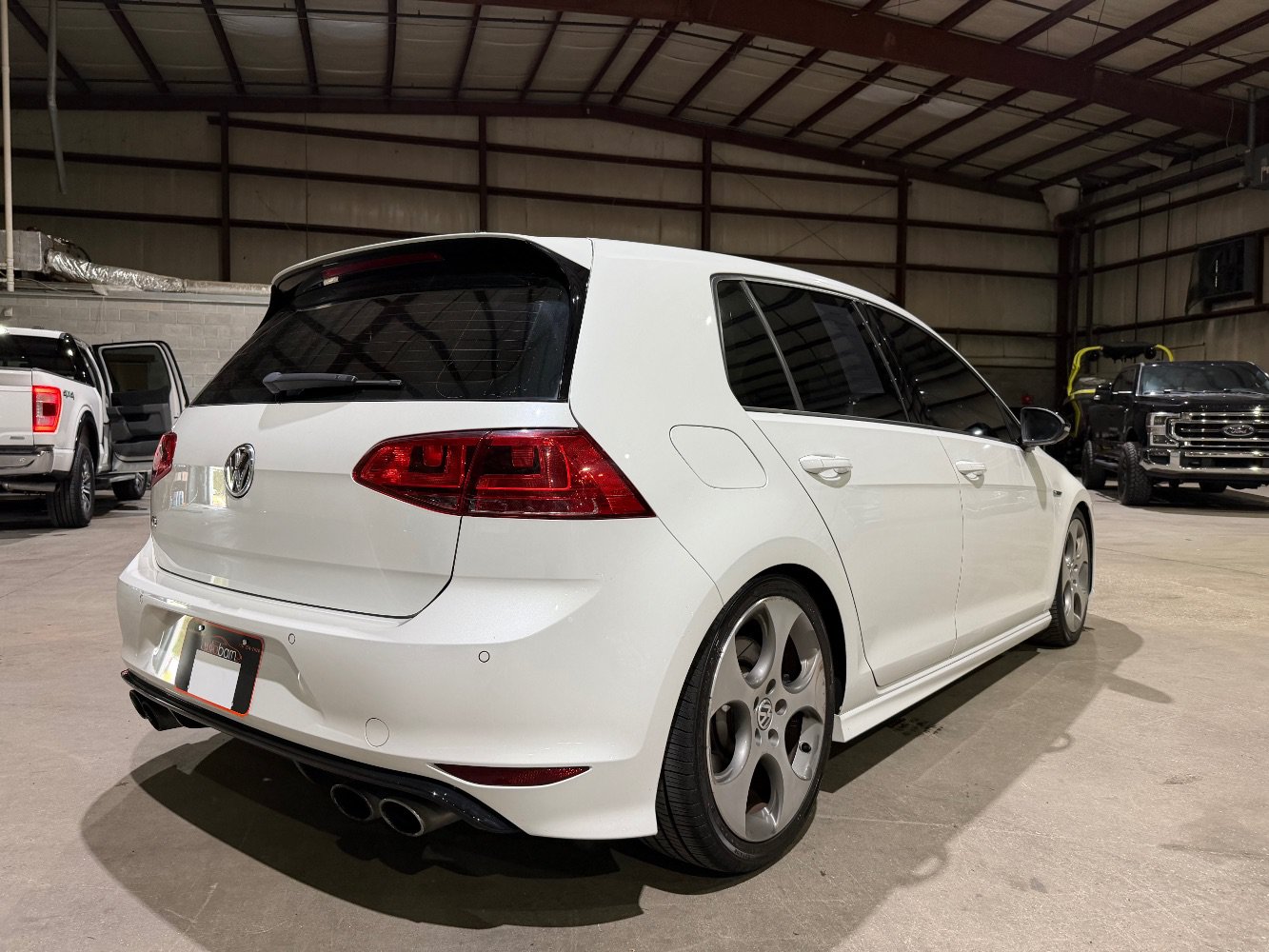 Used 2017 Volkswagen Golf R 4-Door AWD/4WD image 5