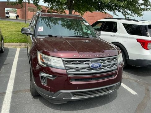 Used 2019 Ford Explorer XLT w/ Equipment Group 202A FWD image 3