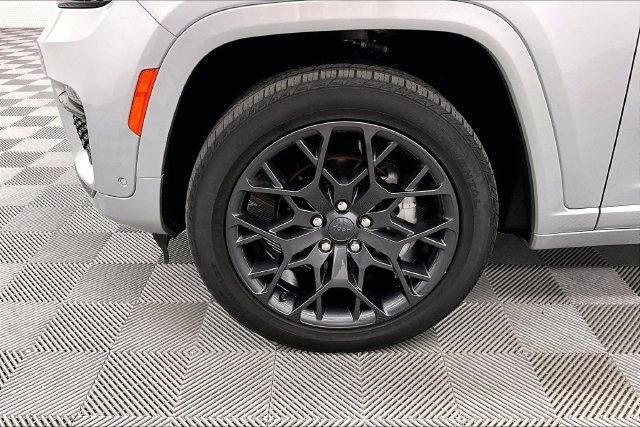 Used 2025 Jeep Grand Cherokee Summit w/ Obsidian Package AWD/4WD image 10