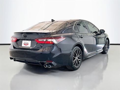 Used 2024 Toyota Camry SE image 4