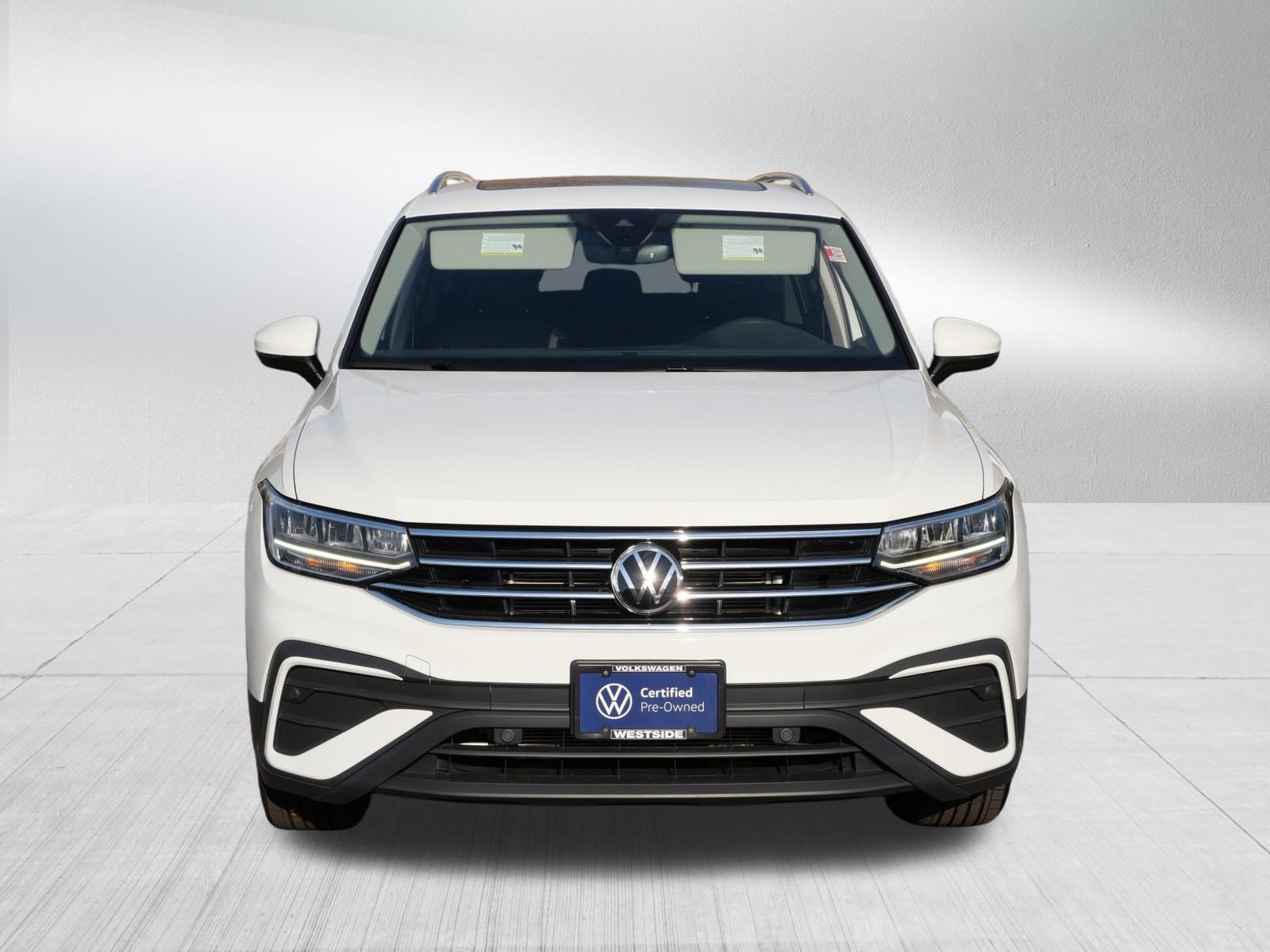 Certified 2024 Volkswagen Tiguan SE w/ Panoramic Sunroof Package AWD/4WD image 2