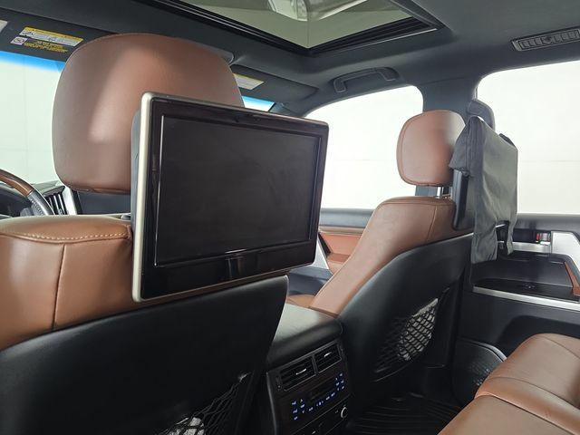 Used 2016 Toyota Land Cruiser AWD/4WD image 31