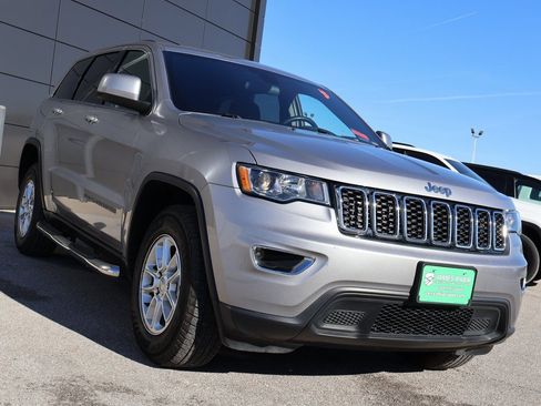 Used 2019 Jeep Grand Cherokee Laredo image 6