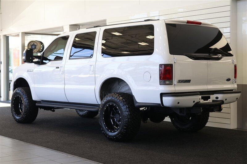Used 2005 Ford Excursion XLT AWD/4WD image 6