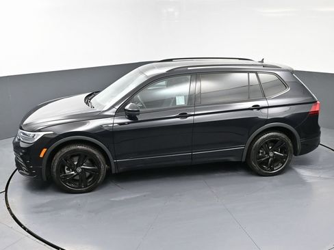 Used 2023 Volkswagen Tiguan SE R-Line image 47