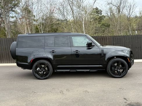 New 2026 Land Rover Defender 130 X-Dynamic SE AWD/4WD image 7