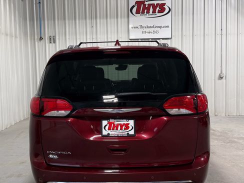 Used 2017 Chrysler Pacifica Touring-L Plus FWD image 4