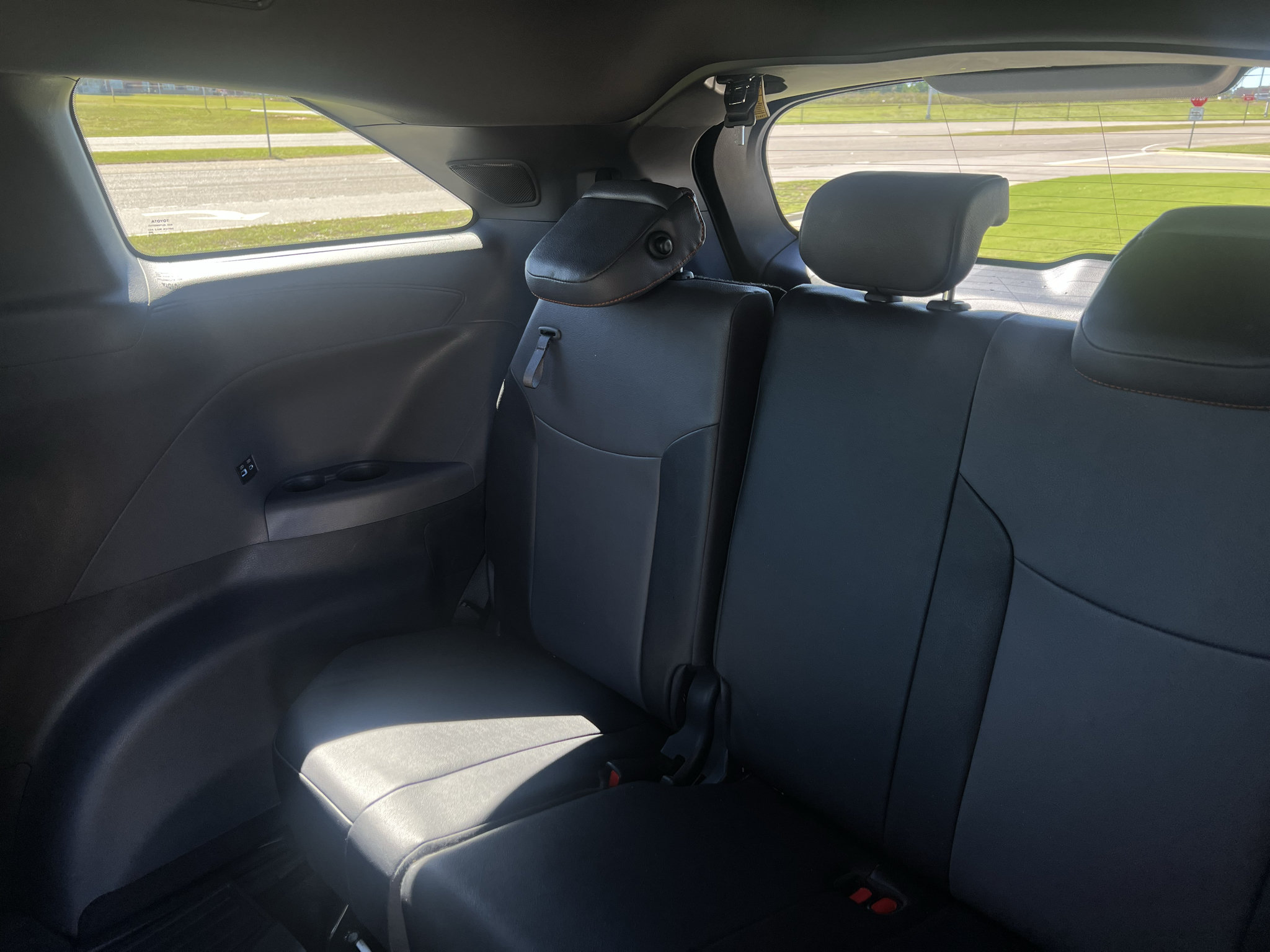 Used 2024 Toyota Sienna XSE w/ XSE Plus Package FWD image 21