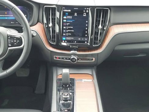 Used 2023 Volvo XC60 B5 Plus FWD image 14