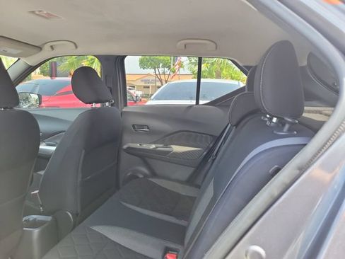 Used 2018 Nissan Kicks SV FWD image 11