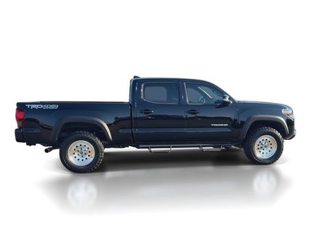 Used 2019 Toyota Tacoma TRD Off-Road w/ Technology Package AWD/4WD image 9