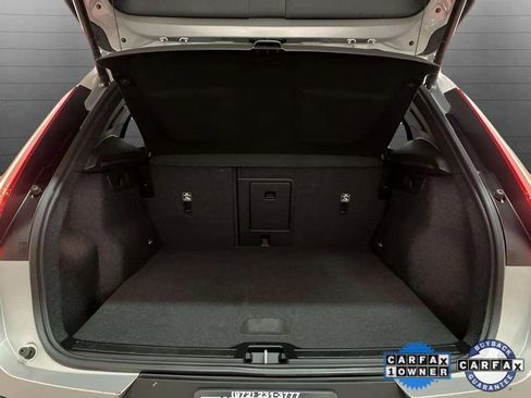 Used 2025 Volvo XC40 B5 Core image 7