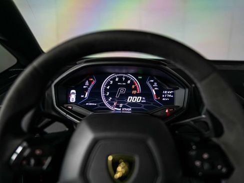Used 2021 Lamborghini Huracan EVO RWD image 19