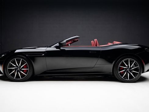 Used 2019 Aston Martin DB11 Volante RWD image 19