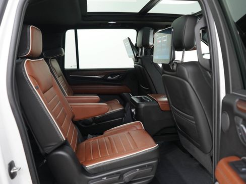 Used 2024 GMC Yukon XL Denali Ultimate AWD/4WD image 13