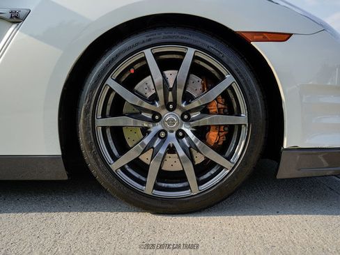 Used 2016 Nissan GT-R Premium AWD/4WD image 59
