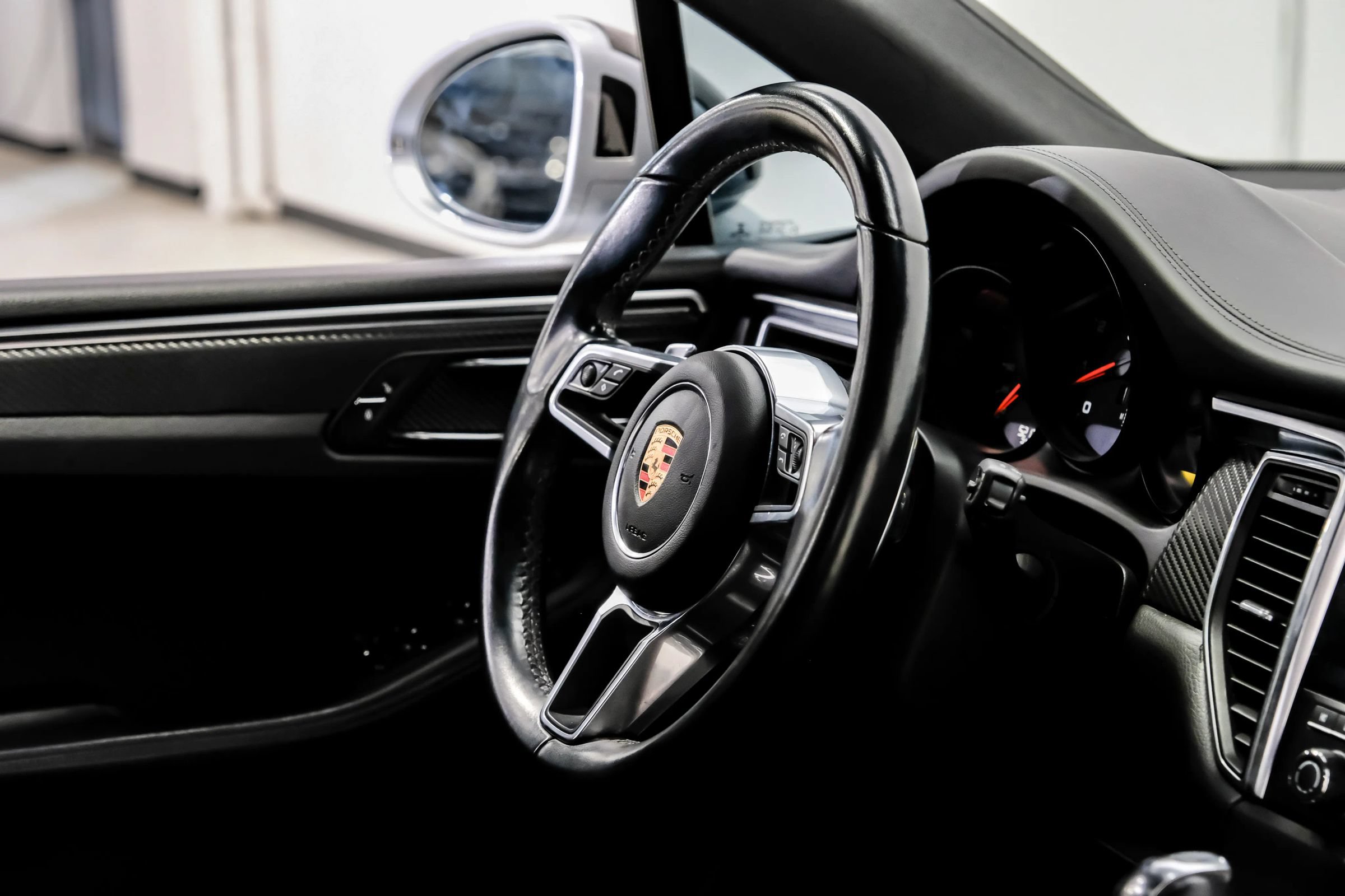 Used 2018 Porsche Macan GTS w/ Premium Package Plus AWD/4WD image 18