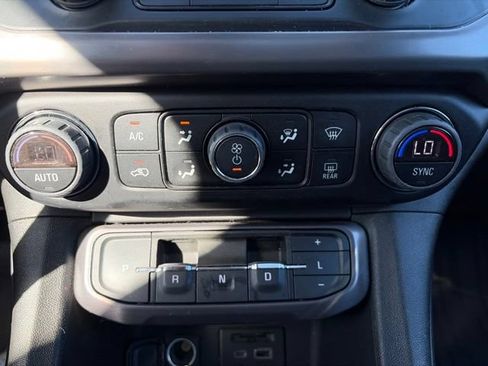 Used 2023 GMC Acadia AT4 w/ Technology Package AWD/4WD image 40