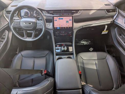 New 2025 Jeep Grand Cherokee L Limited w/ Black Appearance Package image 15