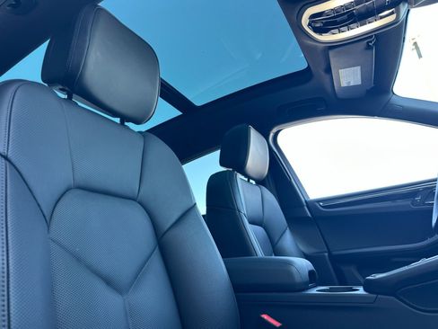 Certified 2026 Porsche Macan AWD/4WD image 17
