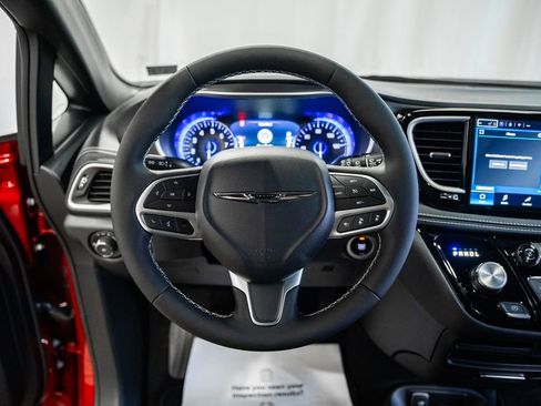 New 2026 Chrysler Pacifica Select image 23