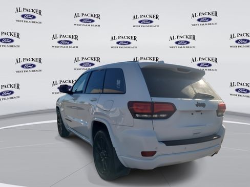 Used 2019 Jeep Grand Cherokee Altitude image 3