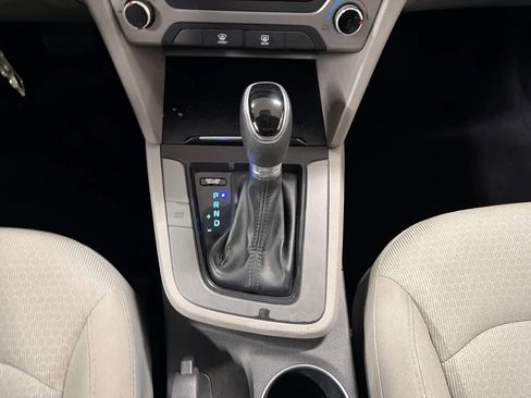 Used 2017 Hyundai Elantra SE image 30