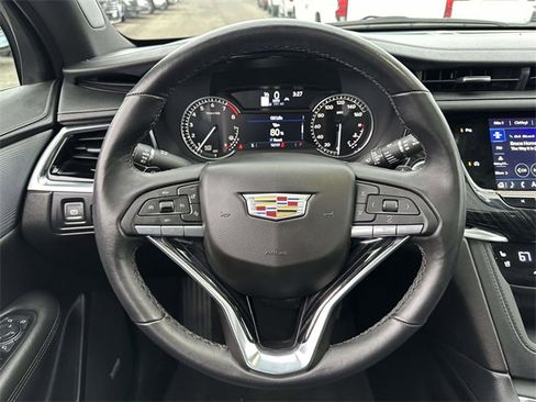 Used 2025 Cadillac XT6 Premium Luxury image 16
