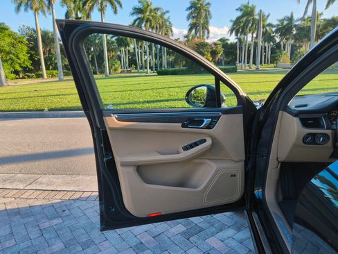 Used 2018 Porsche Macan Turbo image 9