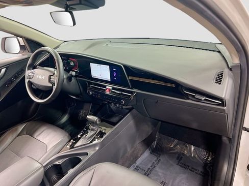 Certified 2023 Kia Niro EX image 28