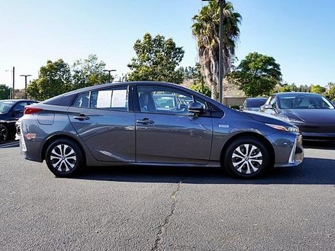 Used 2020 Toyota Prius Prime XLE FWD image 7