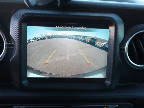 Used 2021 Jeep Wrangler Unlimited Sahara AWD/4WD image 25