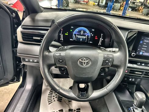 Used 2025 Toyota Camry SE FWD image 17