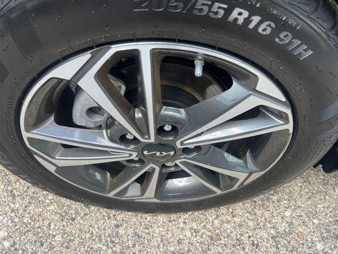 Certified 2023 Kia Forte LXS FWD image 34