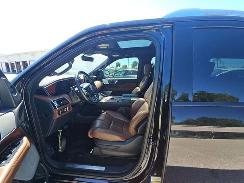 Used 2022 Lincoln Navigator L Reserve AWD/4WD image 4
