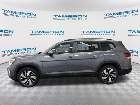 Used 2024 Volkswagen Atlas SE AWD/4WD image 2