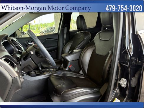 Used 2019 Jeep Cherokee Latitude Plus FWD image 9