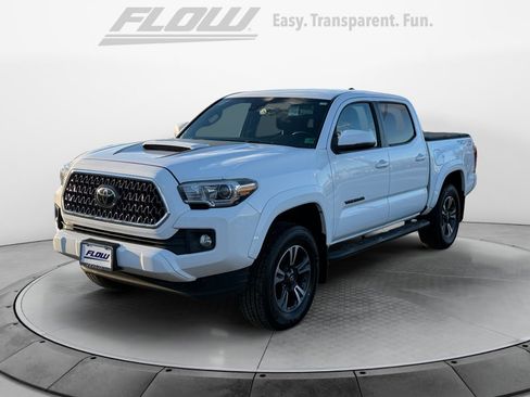 Used 2019 Toyota Tacoma TRD Sport image 3