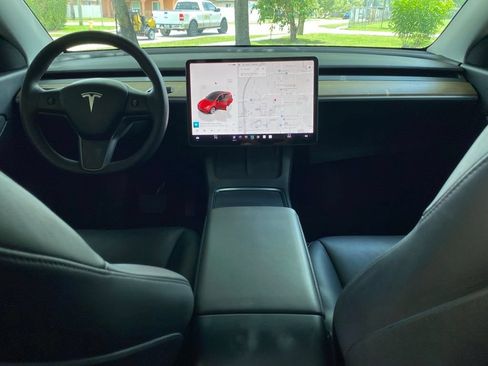 Used 2022 Tesla Model Y Long Range AWD/4WD image 22