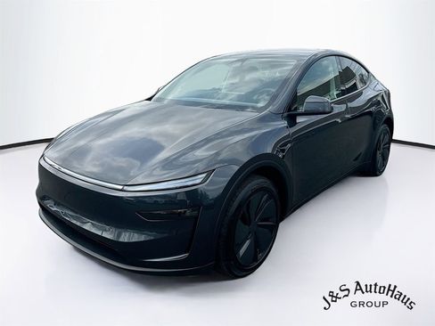 Used 2026 Tesla Model Y Long Range image 3